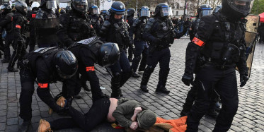 Fransa’da sular durulmuyor: Sokaklar yangın yeri