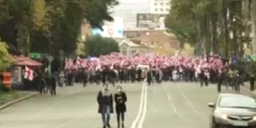 Gürcistan'da Halk Sokaklara Döküldü