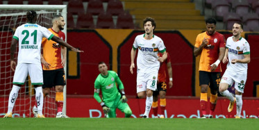 Galatasaray'a Kendi Sahasında Alanyaspor Şoku!