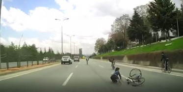 Gaziantep'te Bisikletli Genç Ezilmekten Son Anda Kurtuldu