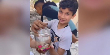 Gazze’de Enkazdan Balıkları Kurtaran Çocukların Sevinci Duygulandırdı