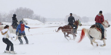 Geleneksel ve Modern Birleşti: Dörtnala Kayak ve Snowboard