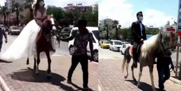 Antalya'da Gelin ve Damat Düğüne Atla Gitti