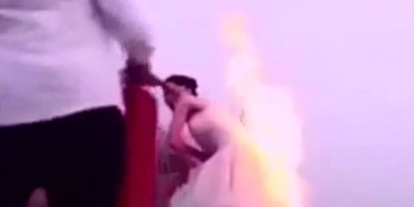 Bir Fotoğraf Uğruna Gelin Neredeyse Yanıyordu!