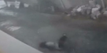 Genç Kız Arkadaşlarıyla Konuşurken Camdan Düştü