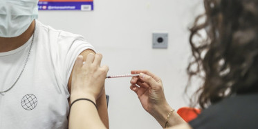 Gençlerde Hastanede! Bakan Kocanın Açıklamasının Ardından 18 Yaş Üstü Aşı Olmaya Başladı