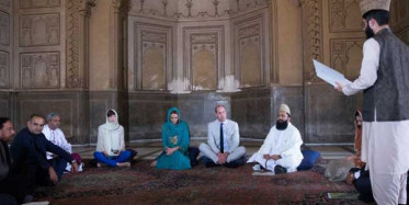 Kate Middeton ve Prens William Pakistan Gezisinde Cami Ziyaretinde Bulundu