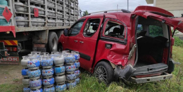 Giresun'da Tüp Yüklü Kamyonet Kazası: 7 Araç Hasarlı