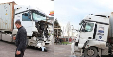 Kırmızı Işıkta Duran Tıra Tır Çarptı