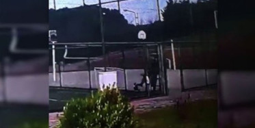 Spor Sahasına Hapsettiği Köpeğe Defalarca Tekme Attı