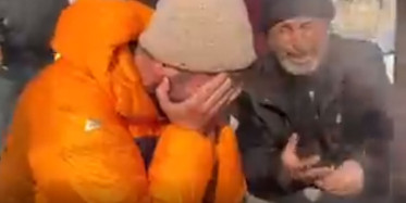 Gözyaşları içinde anlattı: Depremzedenin sözleri herkesi ağlattı! Sen de hiç mi insanlık yok