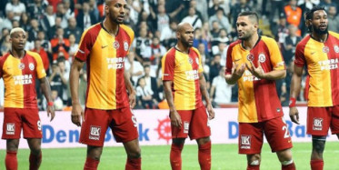 Galatasaray'da Skandal! Derbi Sonrası Dansöz Oynattılar