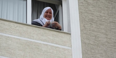 Komşular Camdan Cama Gün Yaptı