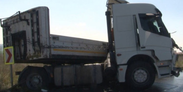 Hadımköy’de İki Tır Çarpıştı: 2 Yaralı