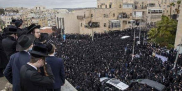 Hahamın Cenaze Törenine on Binlerce Kişi Katıldı