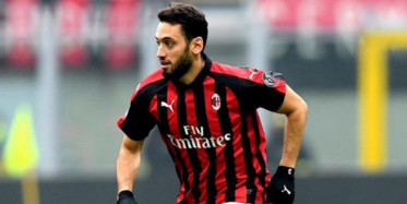 Hakan Çalhanoğlun’dan Tolgay Arslan’a Tebrik