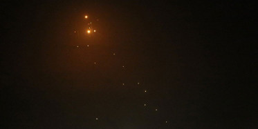 Hamas, İşgalci İsrail'in Saldırısına Karşı 130 Roket Attı