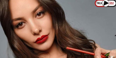 Hazal Filiz Küçükköse Plajda Bikini Değiştirdi