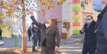 HDP'li Milletvekili Evlat Nöbeti Tutan Ailelere Zafer İşareti Yaptı