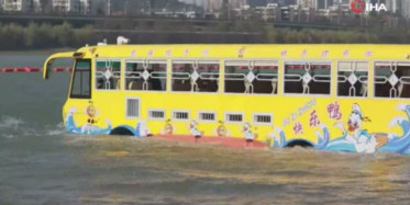 Hem Suda Hem de Karada Giden Otobüs Dikkatleri Topladı