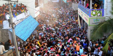 Hindistan'da İnek Gübresi Festivali