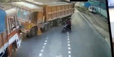 Hindistan'da Hatalı Çıkış Yapan Sürücü Kazaya Sebep Oldu