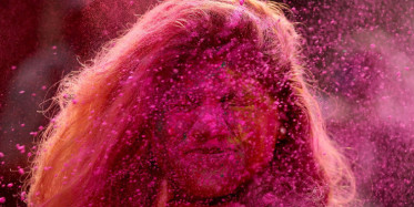 Hindistan'da Holi Festivali Kutlandı