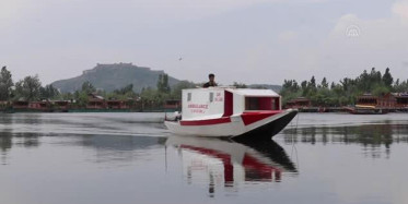 Hindistan’da Koronavirüs Hastaları İçin Yüzen Ambulans Yaptı