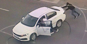 Hırsızlık Yapmak İçin Kiraladıkları Aracı Benzini Bitince İttiler