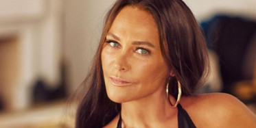 Hülya Avşar, Otostop Çeken Gençleri Otomobiline Aldı