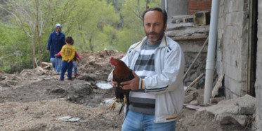 Korktuğu Zaman "Anne" Diyen Horoz Görenleri Şaşırtıyor