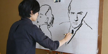 İki Eliyle Aynı Anda Farklı Resimler Çizebilen Ressam Instagram'da Rekor Kırıyor