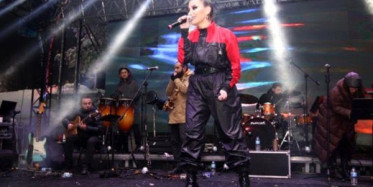 Kartepe Konserinde Küfür Eden İrem Derici Özür Diledi