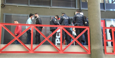 İş Yerini Basan Koca, Eşini Silahla Rehin Aldı