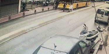 İşe Geç Kalma Telaşıyla Yola Atladı: İETT Otobüsüne Çarptı