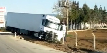 Isparta’da Tırın Lastiği Patladı: Kıl Payı Kurtuldu