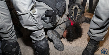 İsrail Polisinden Filistinli Gence Acımasız Gözaltı