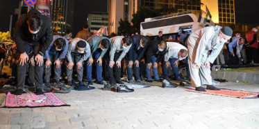 İsrail’in İstanbul Başkonsolosluğu Önünde Namaz Kılındı