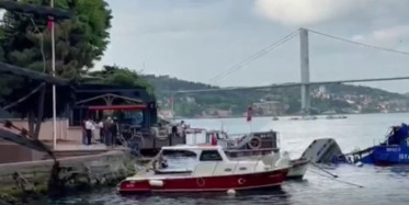 İstanbul Üsküdar'da Ticari Araç Denize Düştü!