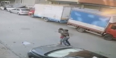 İstanbul'da Bıçaklanan Gencin İmdadına Amcası Koştu
