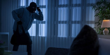 İstanbul’da Bir Garip Olay: Soygun İçin Girdiği Evde Ev Sahibi İle Burun Buruna Geldi! İşte O Anlar