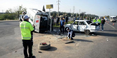 İstanbul’da Bir Kurye, Kıl Payı Otomobilin Altında Kalmaktan Kurtuldu