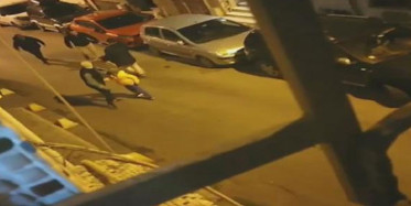 İstanbul’da Bir Turist Davulu Bıçaklayıp, Davulcuyu Kovaladı