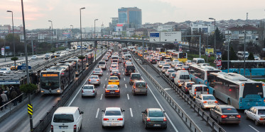 İstanbul'da Bugün Trafik Yoğunluğu Erken Başladı