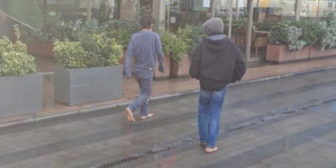 İstanbul'da Dilenci Çocuklardan Çıplak Ayak Numarası