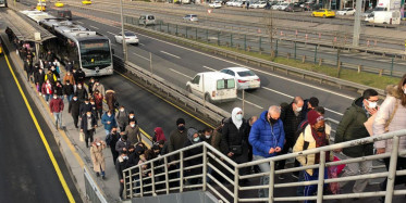 İstanbul'da Toplu Taşımada Aşırı Kalabalık