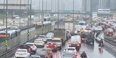 İstanbul'da Yağmur Trafik Akışında Yoğunluğa Neden Oluyor