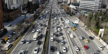 İstanbul’da Yasak Öncesi Trafik Yoğunluğu Başladı