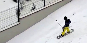 İstanbullunun Karda Snowboard Keyfi Kamerada