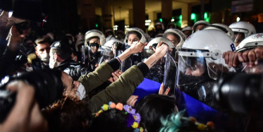 İstiklal Caddesi'ndeki İzinsiz Yürüyüşe Polis Engeli